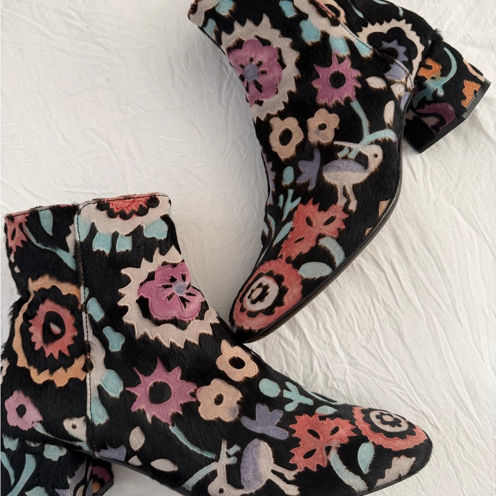 AGL Black Multicolor Floral Ankle Boots